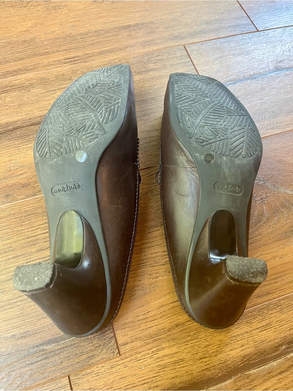 Stylish Brown Leather Heels - Picture 6 of 6